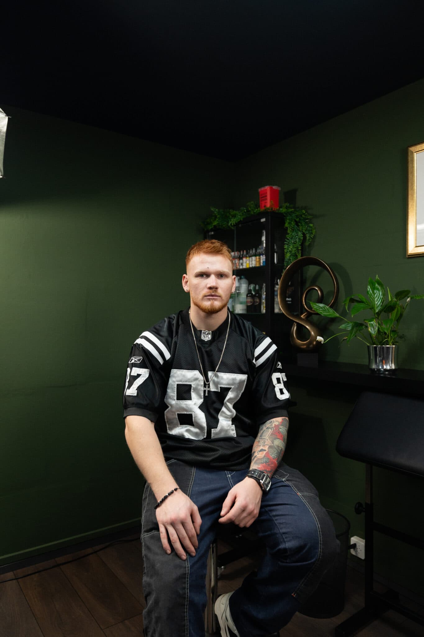 Porträt von Tattoo Artist Dzitac Timy im Studio von INK ZONE ZÜRICH