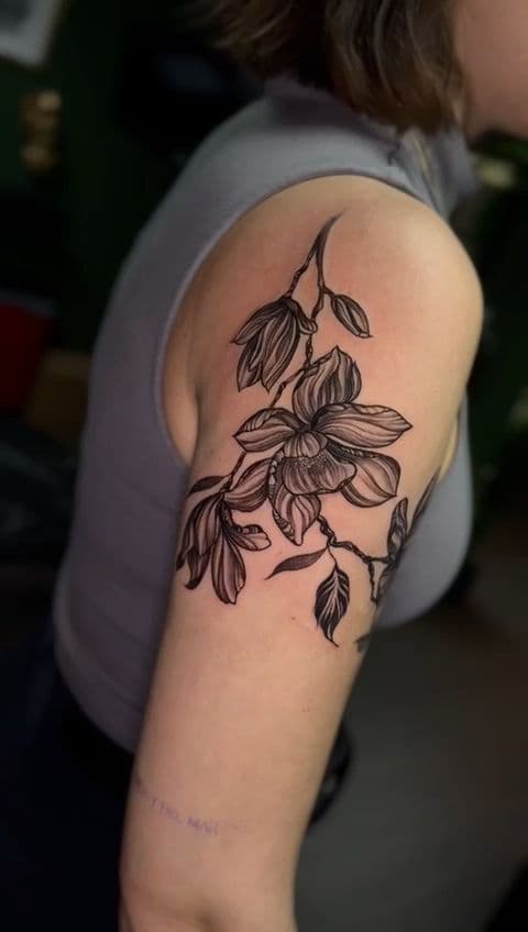 Fineline Tattoo mit haarfeinen Linien