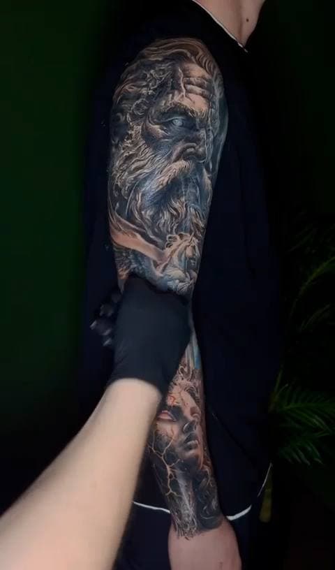 Zeus, Sleeve, tätowiert bei INK ZONE ZÜRICH