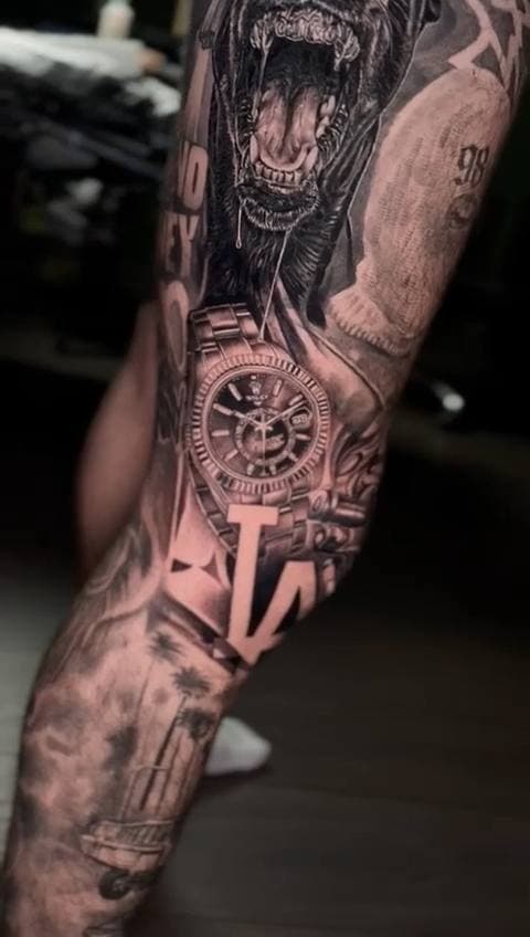 Löwe & Uhr, Bein, tätowiert bei INK ZONE ZÜRICH